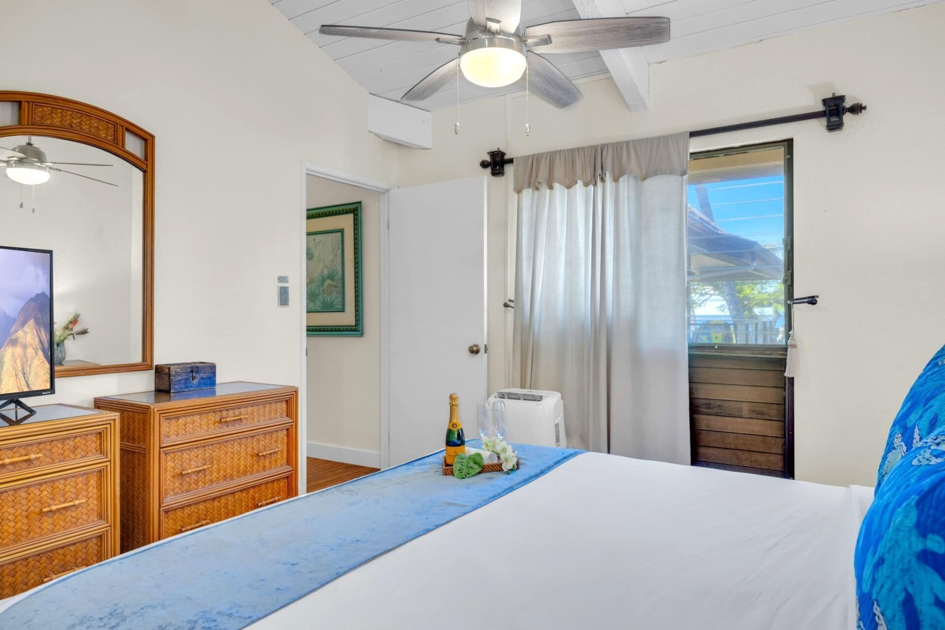 3 bedrooms, iron/ironing board, travel crib, free WiFi