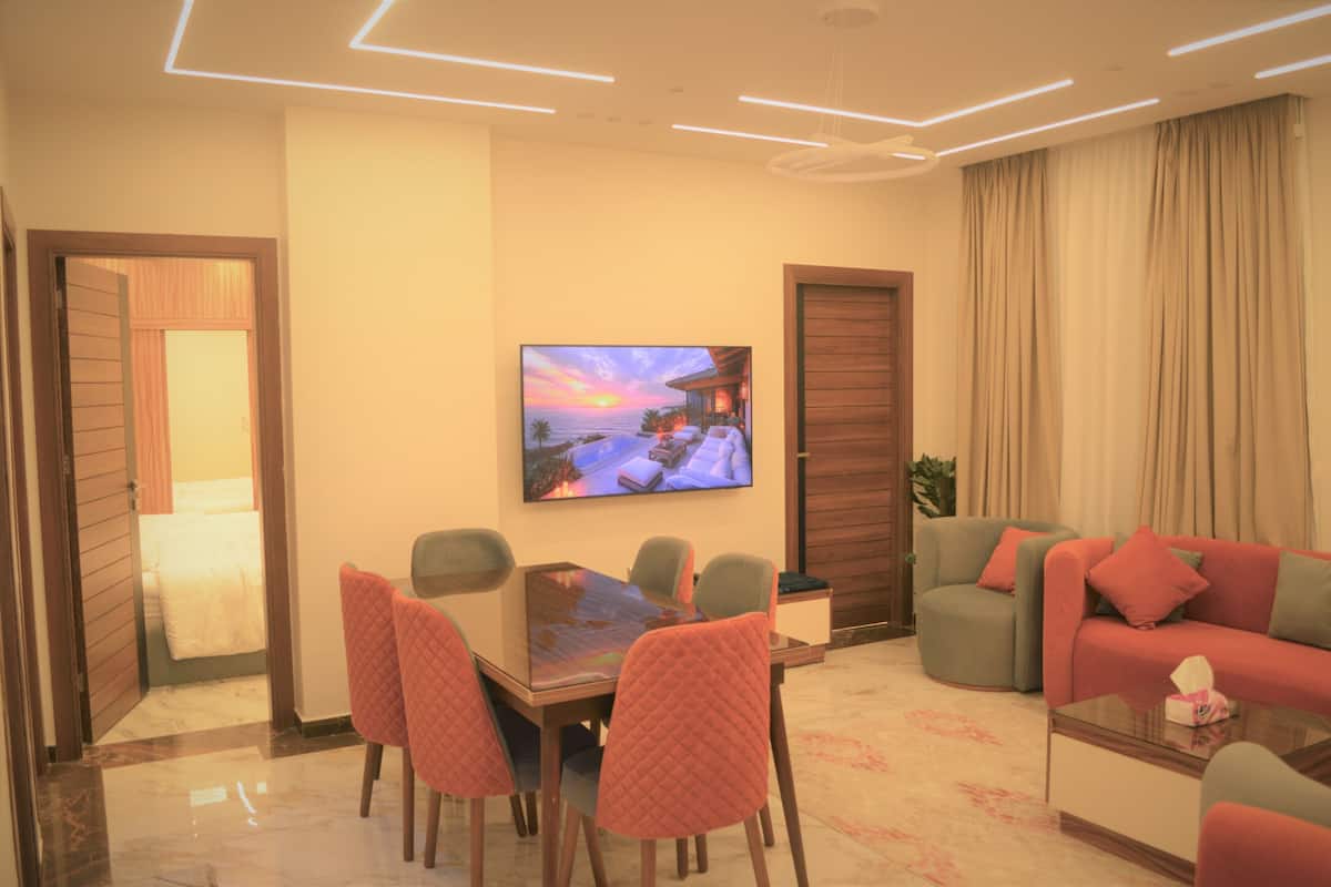 Apartment, 2 Schlafzimmer | Zimmersafe, Schreibtisch, laptopgeeigneter Arbeitsplatz