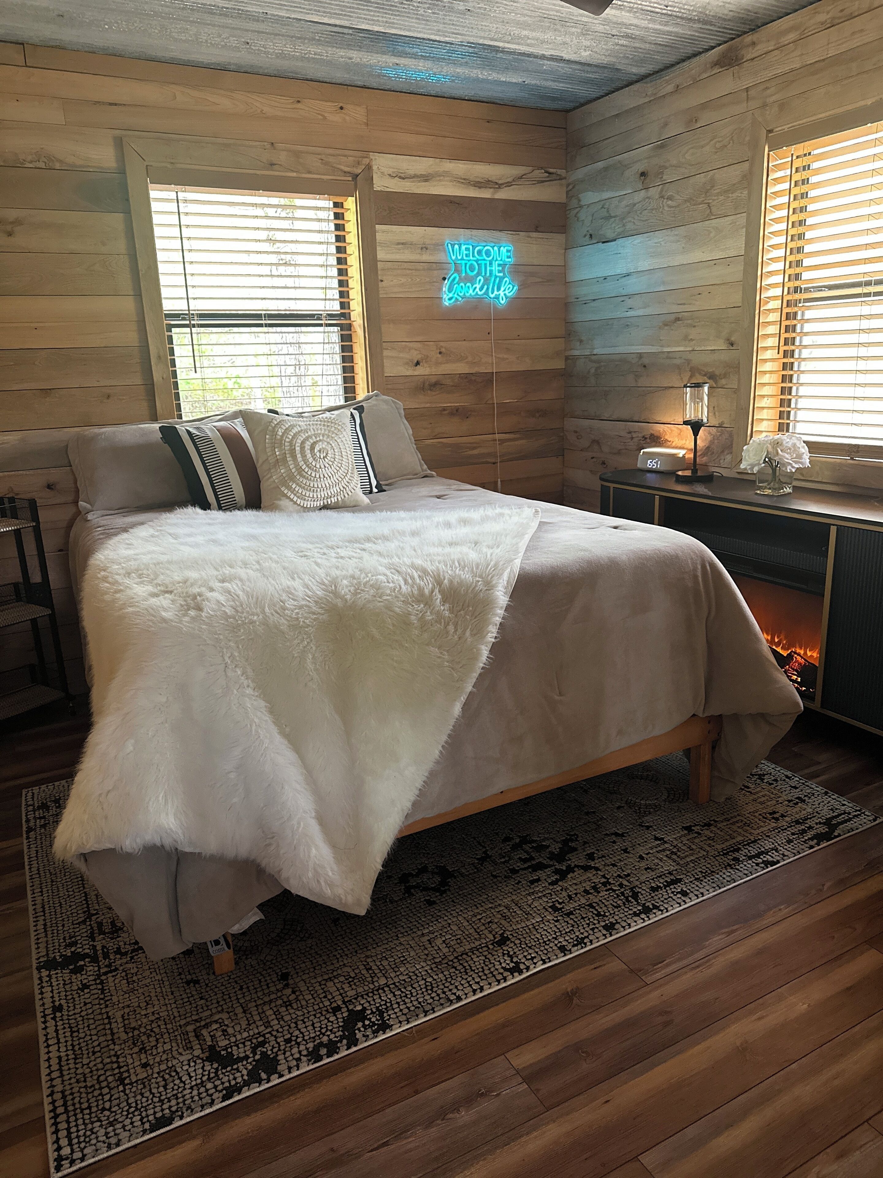 3 多间卧室、上网接入、床单