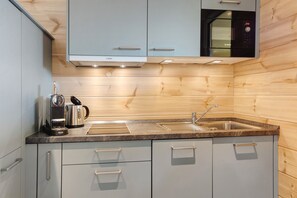 Fridge, microwave, stovetop, dishwasher