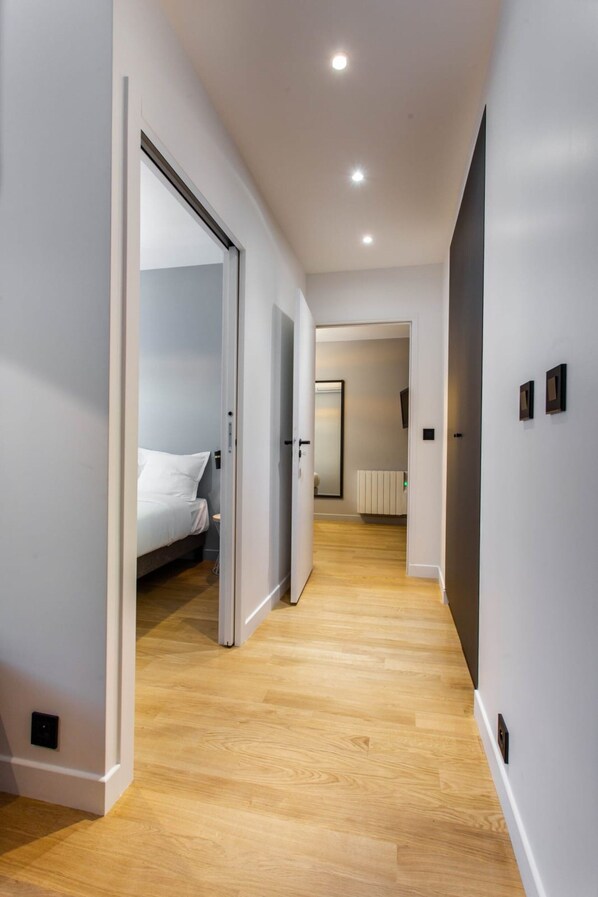 Apartment | 2 bedrooms, laptop workspace, iron/ironing board, bed sheets - Magnificent Apartment - 2br/6p - Republique (Paris)