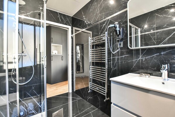 Apartment | Badezimmer