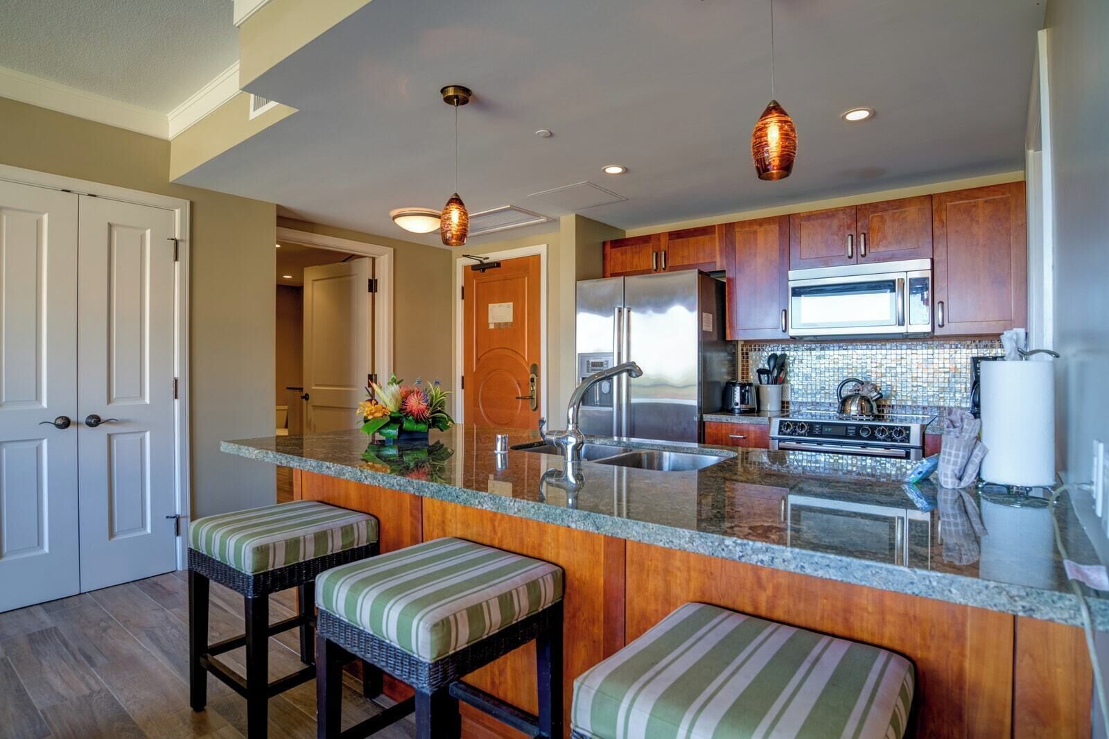 Microwave, oven, dishwasher, coffee/tea maker