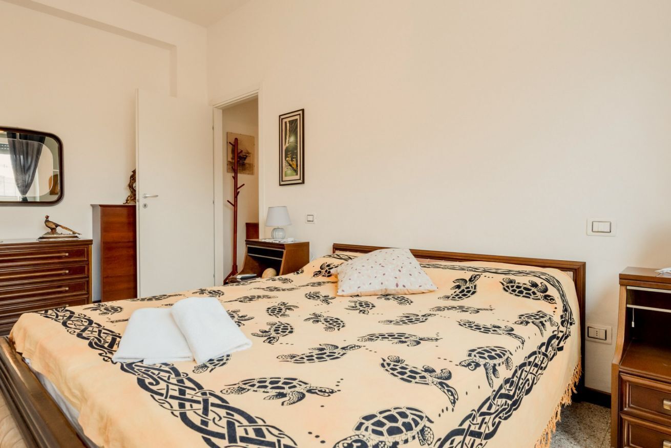 2 chambres, fer et planche à repasser