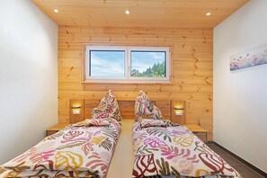 2 bedrooms, WiFi, bed sheets, wheelchair access