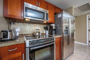 Microwave, oven, dishwasher, coffee/tea maker