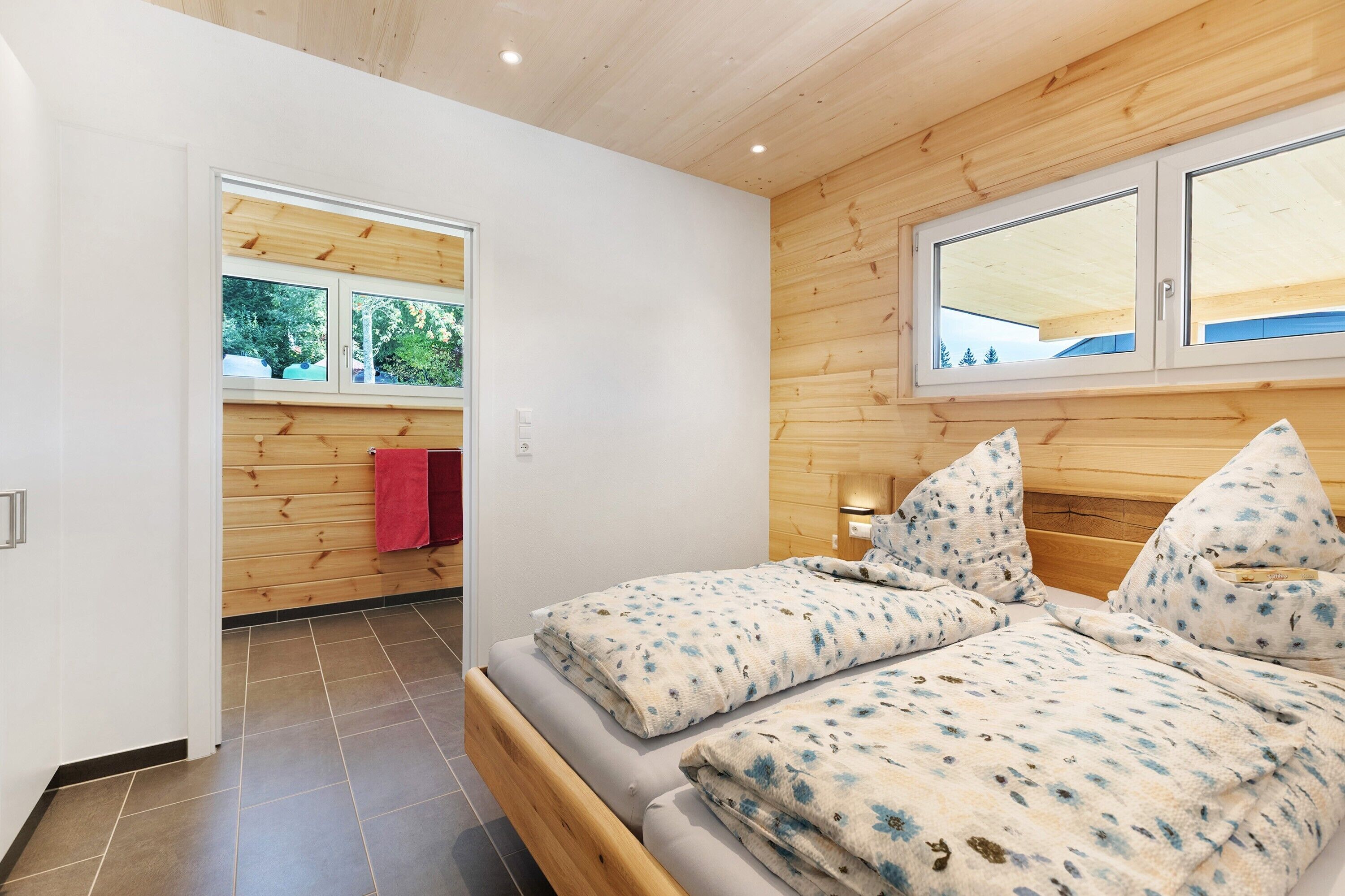 2 bedrooms, WiFi, bed sheets, wheelchair access