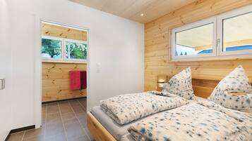 2 bedrooms, WiFi, bed sheets, wheelchair access