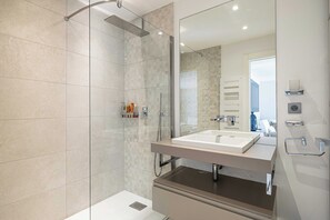 Apartment | Bathroom
