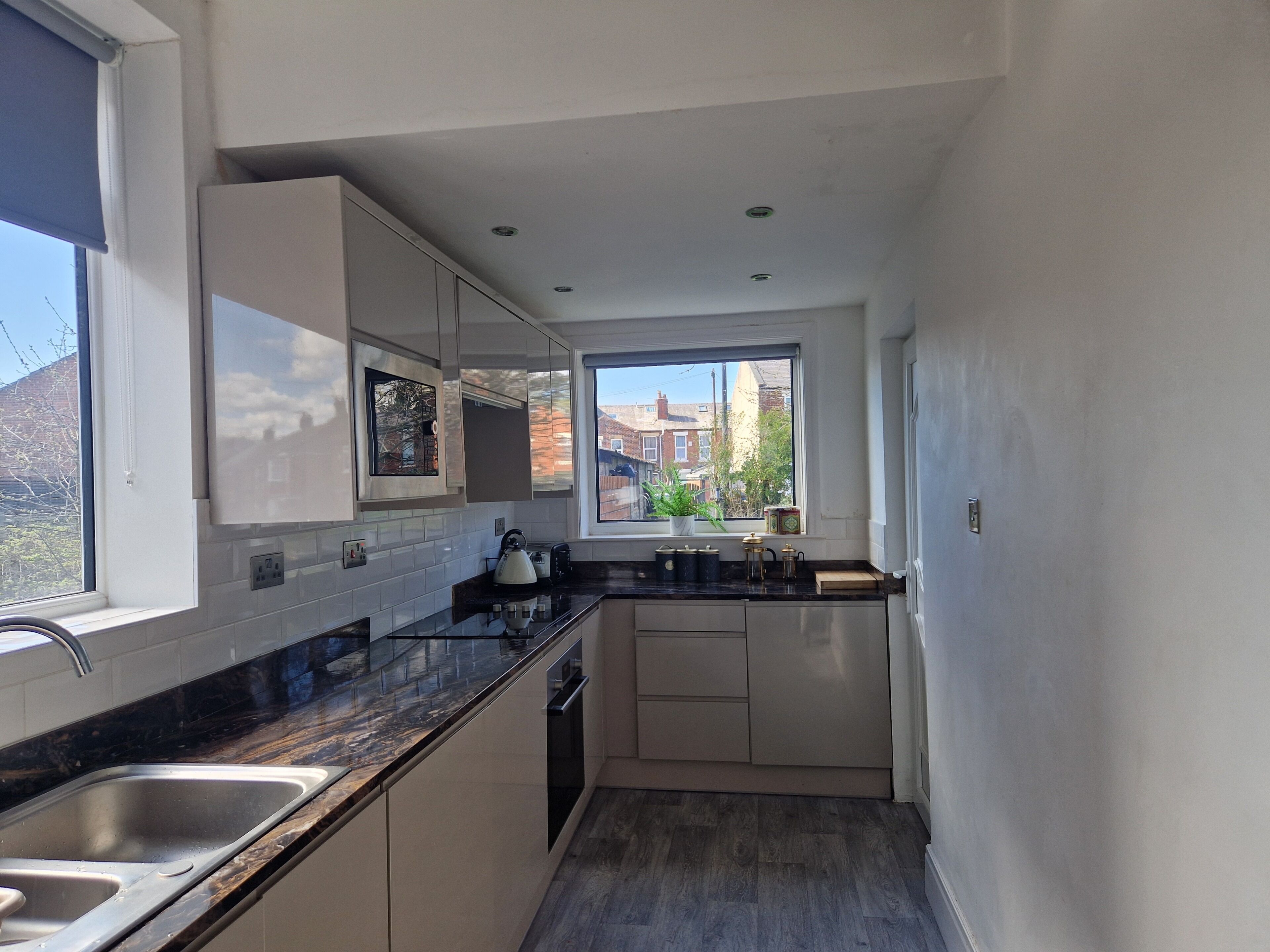 Refrigerador, microondas, horno, placa de cocina