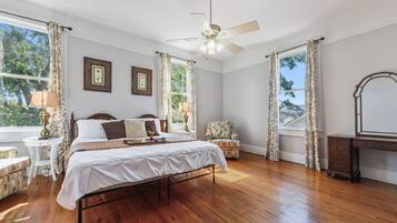 5 bedrooms, iron/ironing board, WiFi, bed sheets