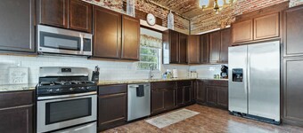 Historic Charm in Grand Gulfport Home; walk to beach, casino, port, aquarium