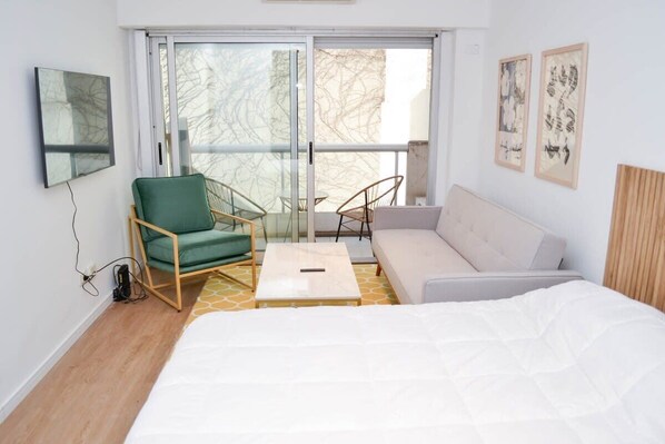 Desk, WiFi, bed sheets