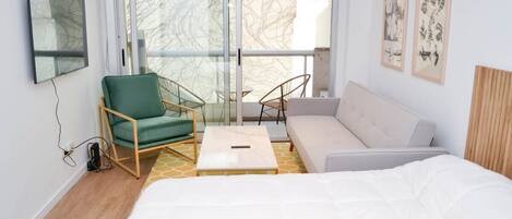 办公桌、WiFi、床单