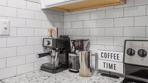 A kitchen with a coffee machine, a coffee grinder, and a sign that reads "COFFEE TIME". - Stylish studio ~ Self Check-In & Fast WiFi Near Downtown Raleigh (Raleigh)