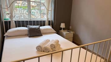 1 quarto, Wi-Fi de cortesia, roupa de cama