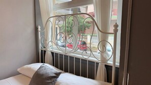 1 bedroom, free WiFi, bed sheets - B&B Bella Mare Suites Formia: Deluxe Room (Formia)