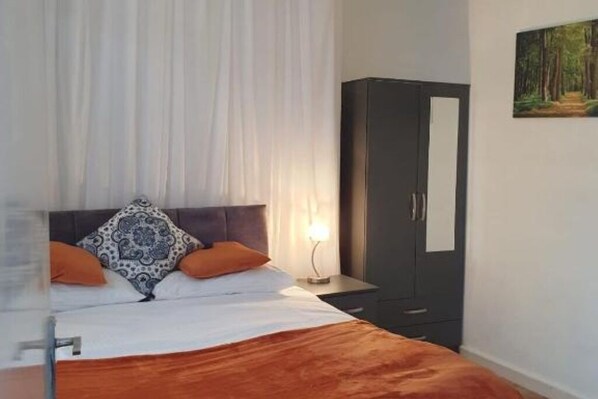 1 bedroom, WiFi, bed sheets