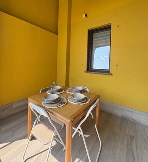 Dining - Accommodation located 26 km from Milan, 9.9 km from Como and 15 km from Switzerland. (Manera)