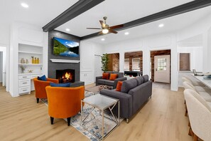 Fernseher, Kamin