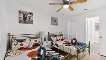 4 habitaciones, tabla de planchar con plancha, wifi y ropa de cama