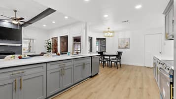 Mikrobølgeovn, ovn, kogeplade, opvaskemaskine