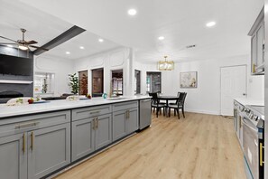 微波炉、烤箱、炉灶、洗碗机