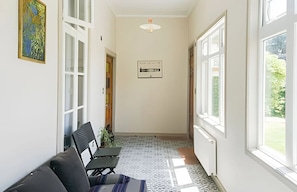 Double Room, Courtyard View | Living area