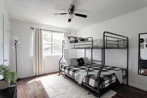 2 Schlafzimmer, Bügeleisen/Bügelbrett, Internetzugang, Bettwäsche