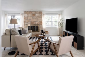 TV, fireplace