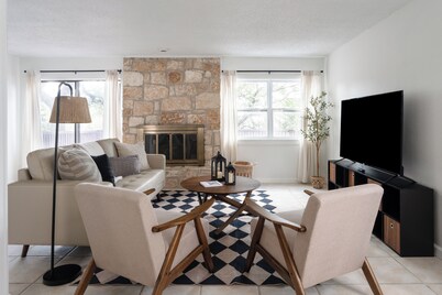 Cute n' Cozy Retreat in Central Austin