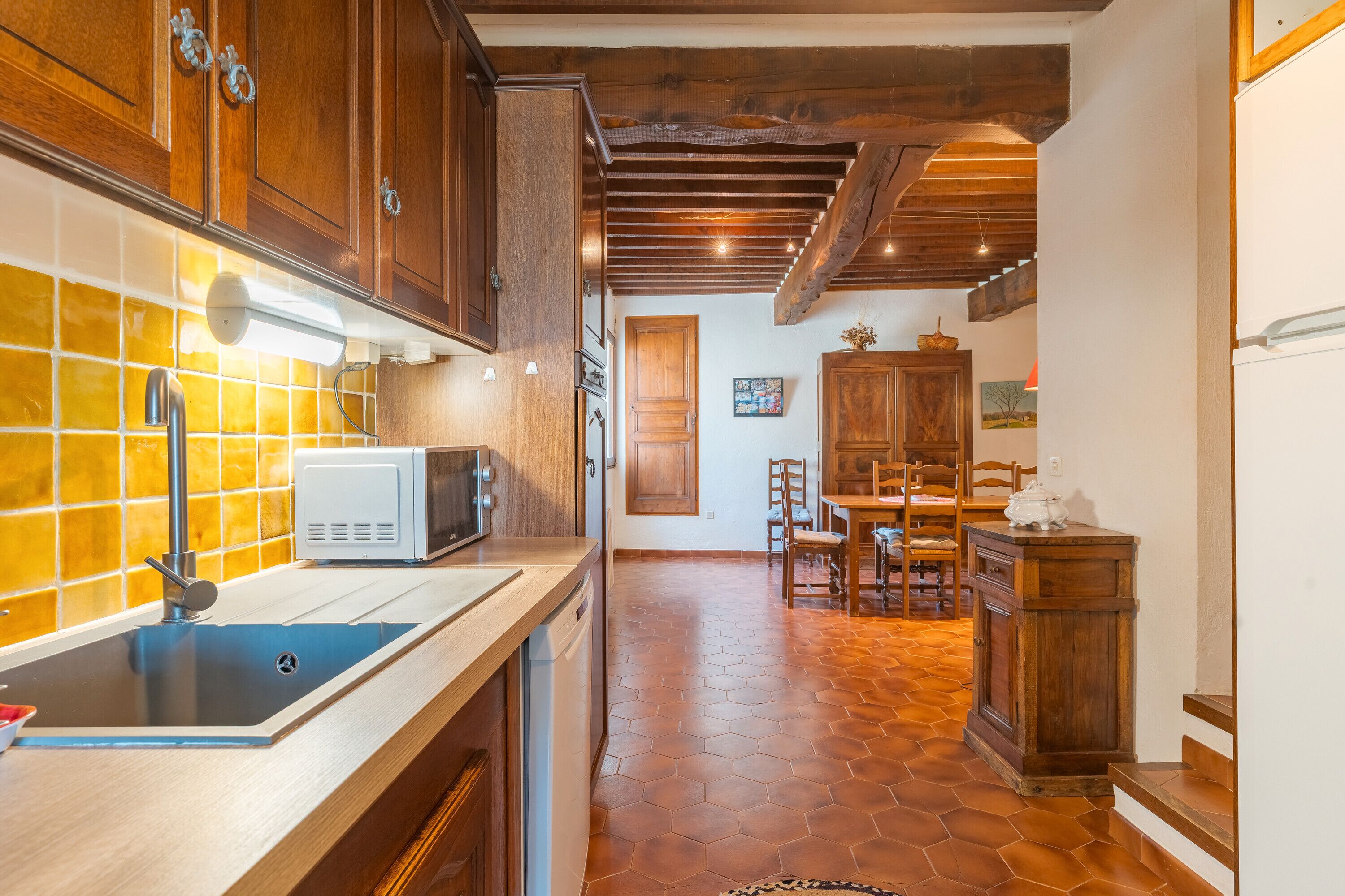 Kjøleskap, mikrobølgeovn, ovn og oppvaskmaskin