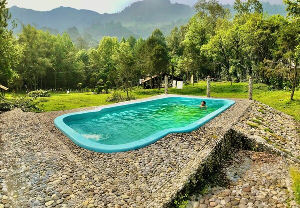 Outdoor pool - Hostal Hacienda Apulco (Zacapoaxtla)