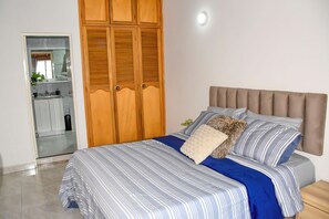 4 bedrooms, in-room safe, desk, iron/ironing board