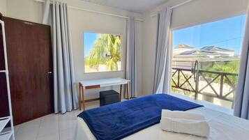 5 bedrooms, iron/ironing board, internet, bed sheets