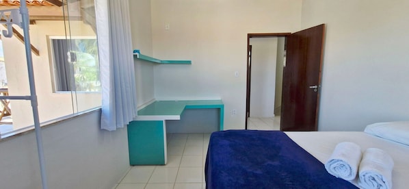 5 bedrooms, iron/ironing board, Internet, bed sheets