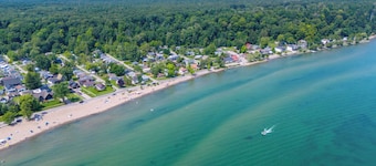 Cottage in Turkey Point - beachfront
