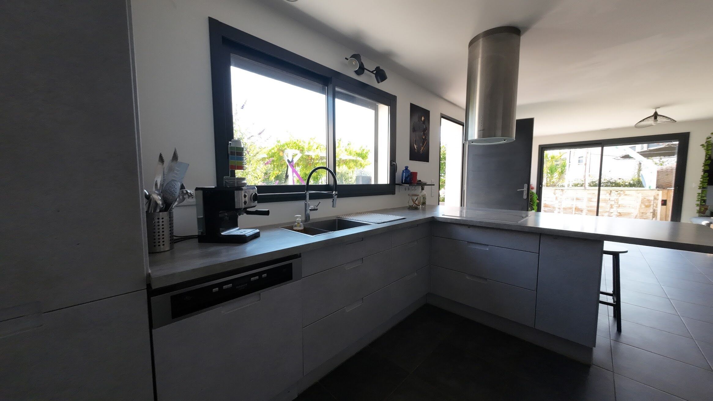 Micro-ondes, four, plaque de cuisson, lave-vaisselle