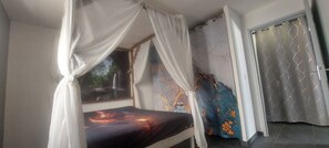 3 bedrooms, iron/ironing board, WiFi