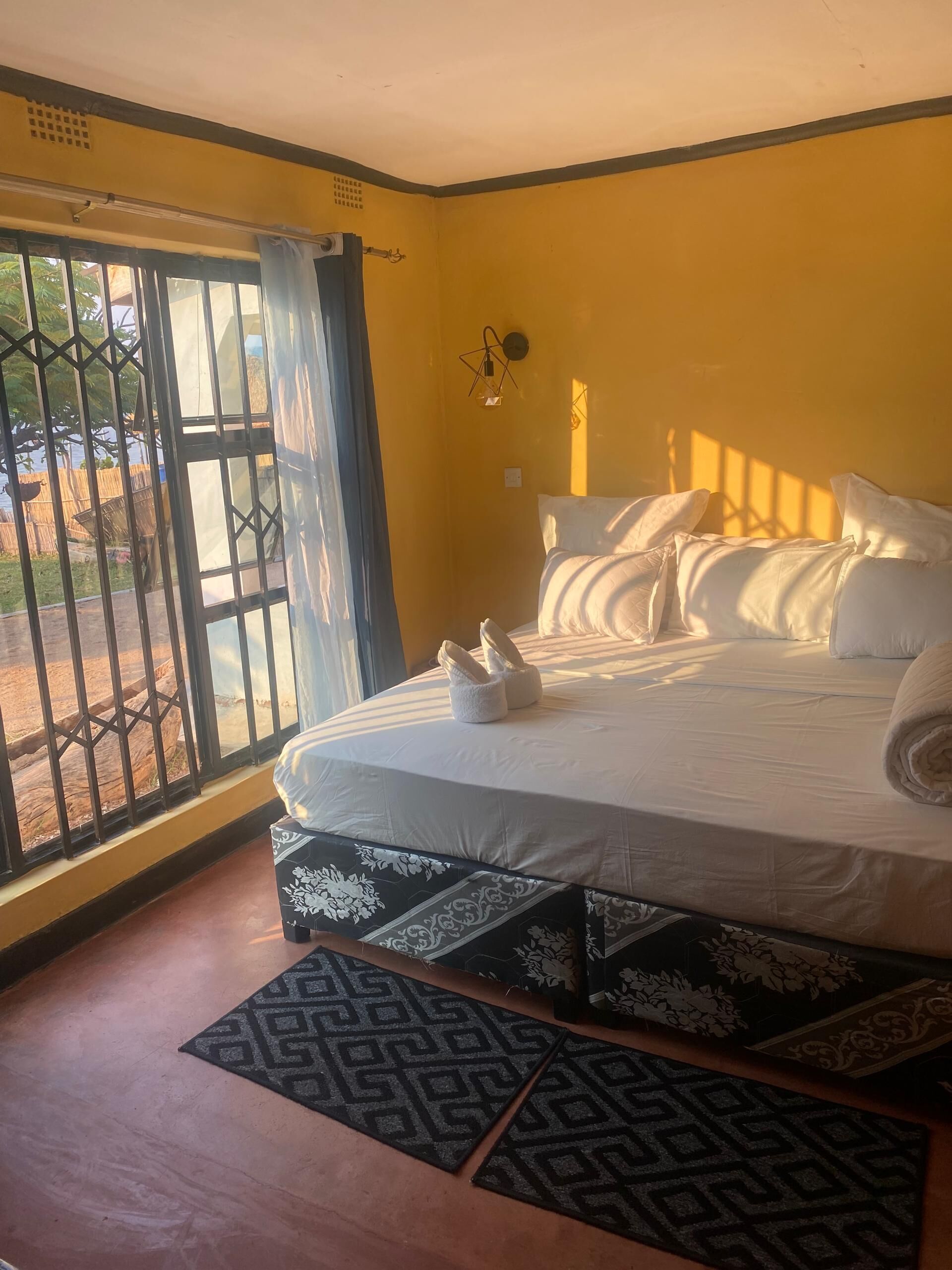 Deluxe House, Lake View | Desk, laptop workspace, free WiFi