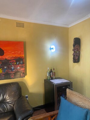 Deluxe House, Lake View | Living area