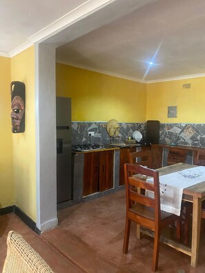 Deluxe House, Lake View | Private kitchen | Full-size fridge, cookware/dishes/utensils