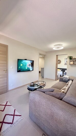 Smart TV, table tennis, books