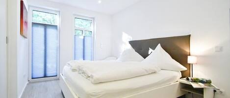 2 bedrooms, internet, bed sheets