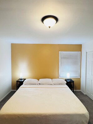 4 habitaciones, tabla de planchar con plancha, wifi y ropa de cama