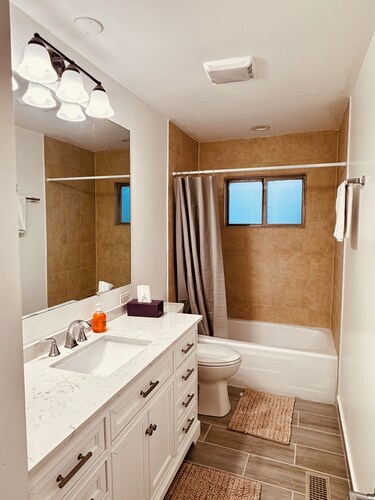 Convenient Stay near Chicago O’hare Airport King Beds