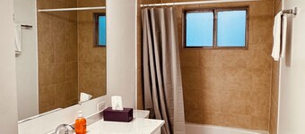 Convenient Stay near Chicago O’hare Airport King Beds