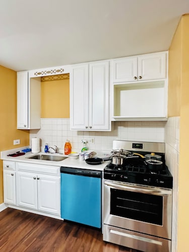 Convenient Stay near Chicago O’hare Airport King Beds