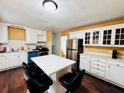 Convenient Stay near Chicago O’hare Airport King Beds