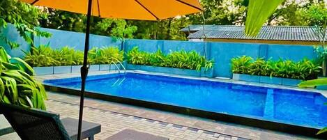 Outdoor pool, pool umbrellas